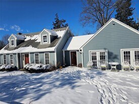 19 Telsar Ln in Warwick, NY - Building Photo