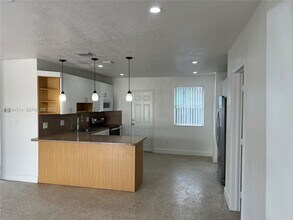 4725 SW 4th St in Miami, FL - Building Photo - Building Photo