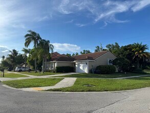 18750 Caspian Cir in Boca Raton, FL - Building Photo - Building Photo