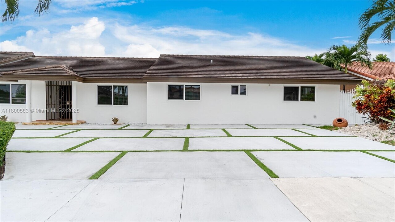 2140 SW 139th Ave in Miami, FL - Foto de edificio