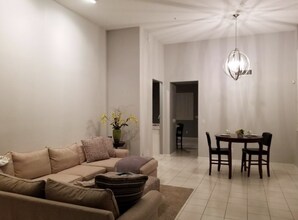 8100 E Camelback Rd in Scottsdale, AZ - Foto de edificio - Building Photo