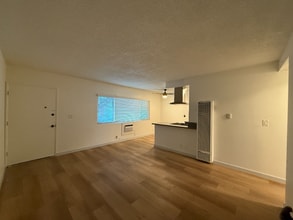 1135 Martin Luther King Jr Ave, Unit 4 in Long Beach, CA - Building Photo - Building Photo