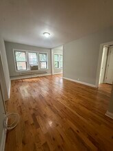 3732 N Pine Grove Ave, Unit 3728-2E in Chicago, IL - Building Photo - Building Photo
