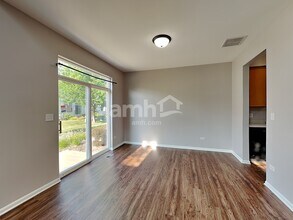 2923 White Thorn Cir in Naperville, IL - Building Photo - Building Photo