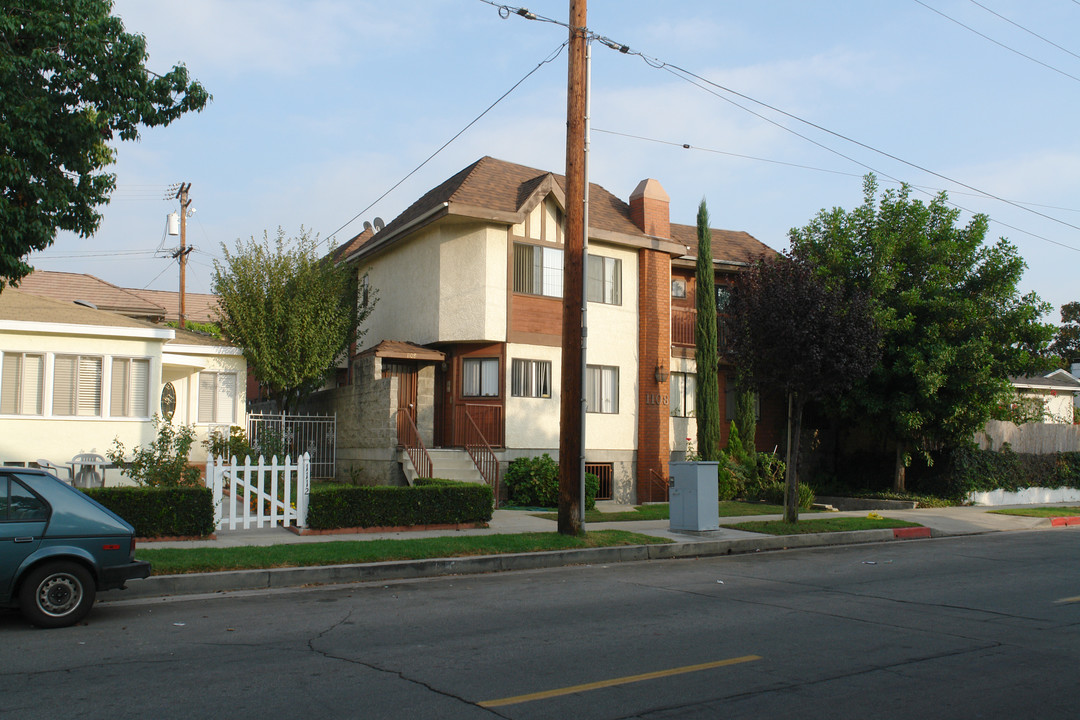 1108 N Columbus Ave in Glendale, CA - Foto de edificio