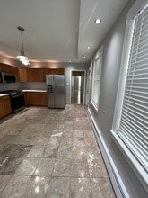 94 Rockaway St, Unit Unit 1 in Lynn, MA - Foto de edificio - Building Photo