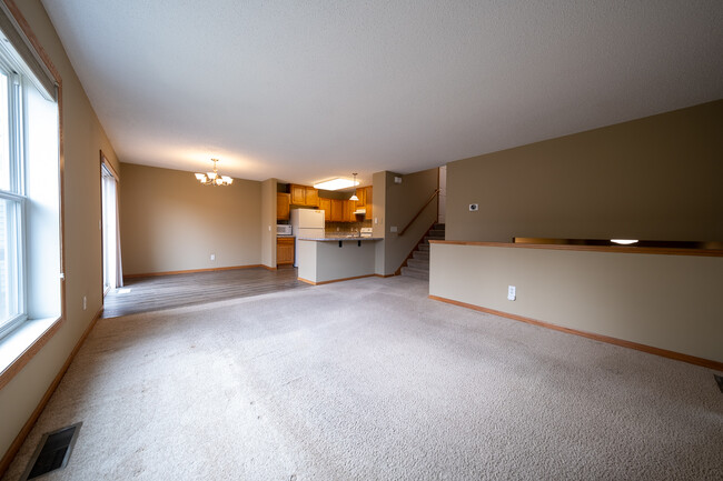 15645 Float Ct in Apple Valley, MN - Building Photo - Building Photo