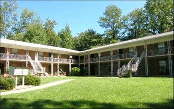 Harvard House Apartments in College Park, GA - Building Photo - Building Photo