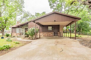 1344 Mulholland Dr in Grapevine, TX - Building Photo