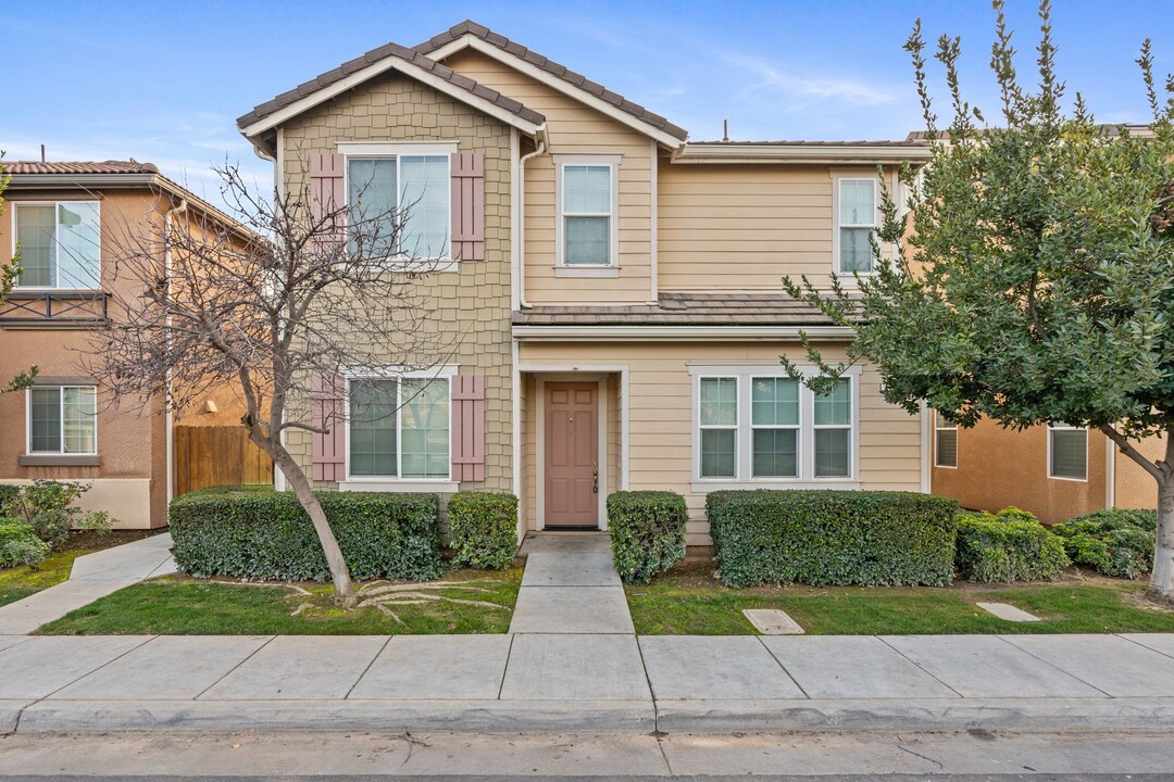 4381 W Artemisa Dr in Fresno, CA - Building Photo