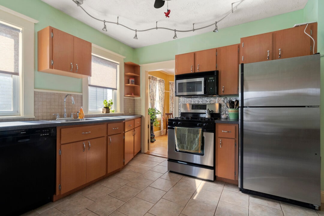 36 Bradford St in Quincy, MA - Building Photo