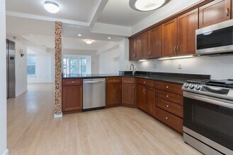 910 Beacon St, Unit 4R in Boston, MA - Foto de edificio - Building Photo