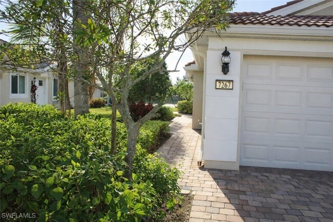 7267 Salerno Ct in Naples, FL - Building Photo - Building Photo