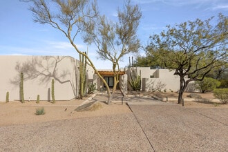 5910 E McDonald Dr in Paradise Valley, AZ - Building Photo - Building Photo