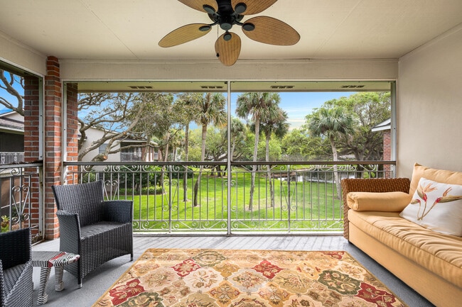 property at 101 Park Shores Cir