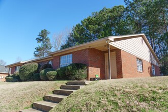 1170 Northwood Dr in Auburn, AL - Foto de edificio - Building Photo