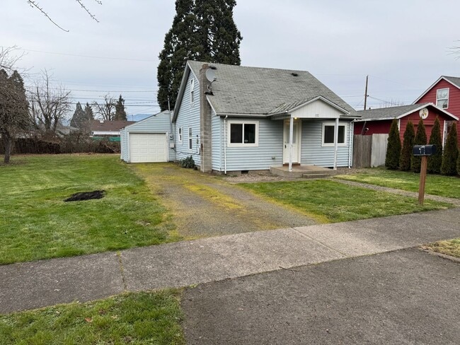 1132 C St in Springfield, OR - Building Photo - Building Photo