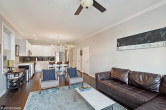 2117 W Rice St, Unit 3E in Chicago, IL - Foto de edificio - Building Photo