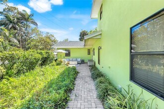 1275 8th Ave N in Naples, FL - Building Photo - Building Photo