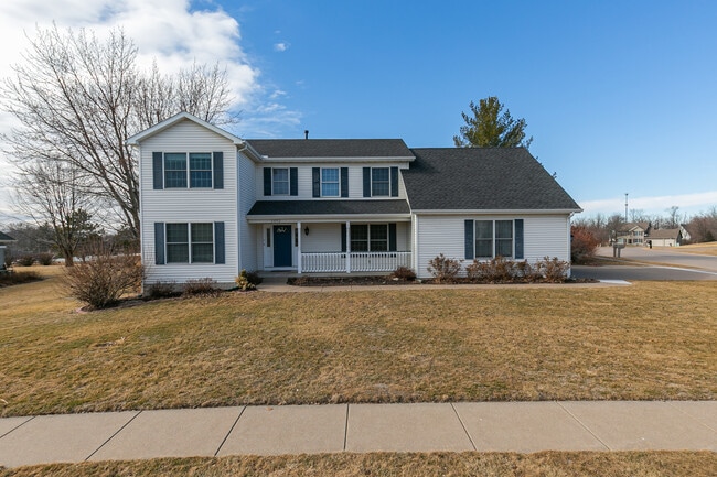 2052 Ashford Rd in Bettendorf, IA - Building Photo - Building Photo