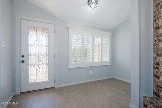 1904 Estrada Dr in El Paso, TX - Foto de edificio - Building Photo