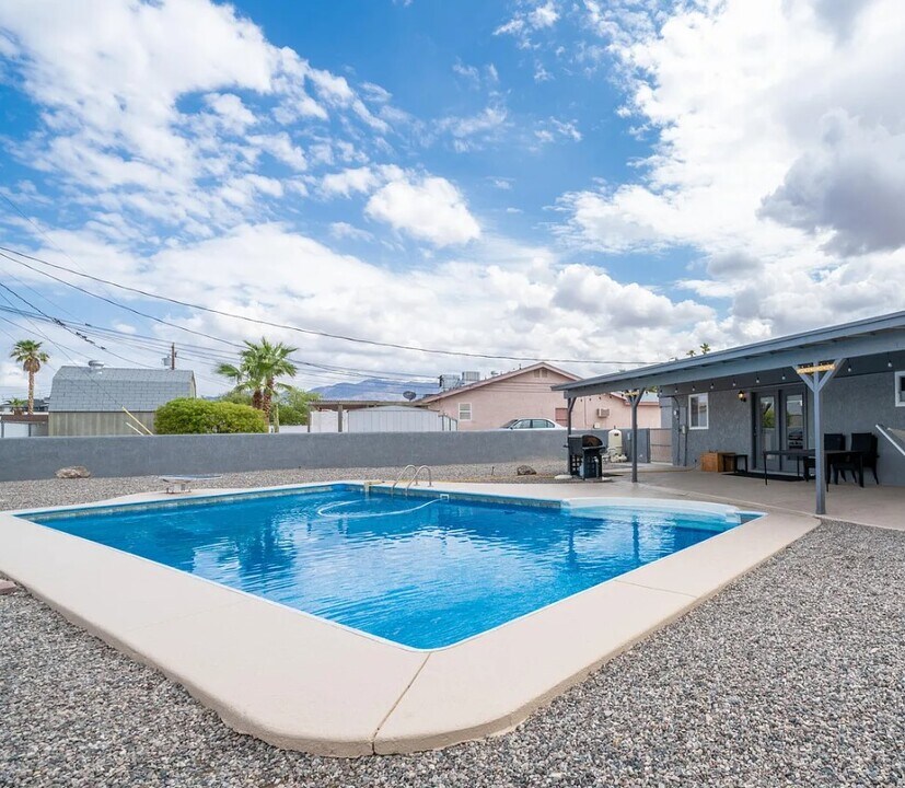 3429 Offshore Dr in Lake Havasu City, AZ - Foto de edificio