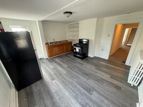 1303-1303.5-13035 Penn Ave, Unit Apt C in Jeannette, PA - Foto de edificio - Building Photo