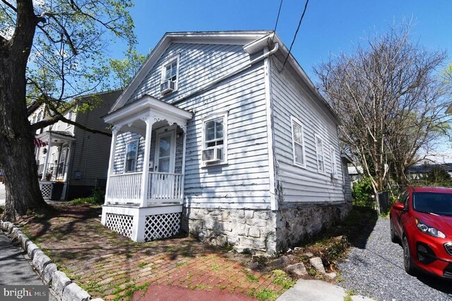 122 E Monmouth St in Winchester, VA - Building Photo - Building Photo