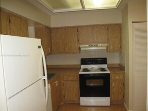 7210 Lake Cir Dr in Margate, FL - Building Photo - Building Photo