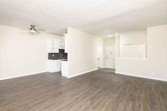 Windsor Place Apartments in Culver City, CA - Building Photo - Building Photo