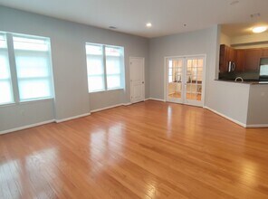 309 Holland Ln in Alexandria, VA - Building Photo - Building Photo