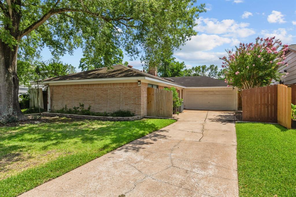 15718 Sea Lark Rd in Houston, TX - Building Photo