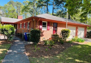 1811 Rosewood Dr in Greenville, NC - Building Photo - Building Photo