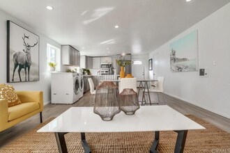 25826 Hillworth Ave in Lomita, CA - Foto de edificio - Building Photo