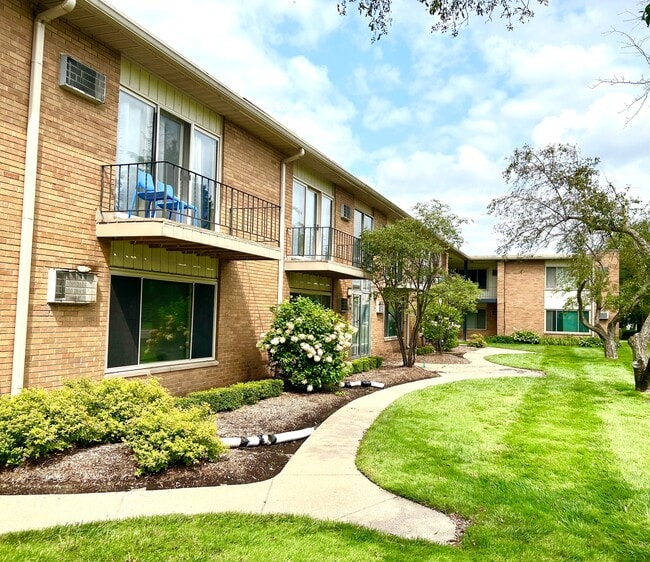 property at 2859 E Maple Rd