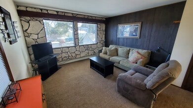 1522 Mission Rd, Unit 1 in Kodiak, AK - Building Photo - Building Photo
