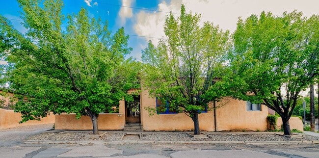 146 W Berger St in Santa Fe, NM - Building Photo - Building Photo