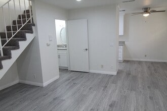 4721 Kester Ave, Unit 2 in Los Angeles, CA - Building Photo - Building Photo