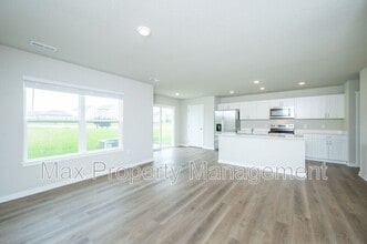 4582 SE Rockford Ave in West Des Moines, IA - Building Photo - Building Photo