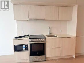 448 Burnhamthorpe Rd W in Mississauga, ON - Building Photo - Building Photo