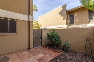 4615 N 22nd St in Phoenix, AZ - Foto de edificio - Building Photo