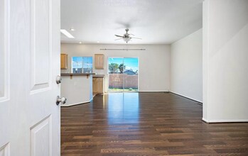 15780 Coral St in Palm Springs, CA - Foto de edificio - Building Photo