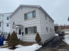 214 Ruth St in Bridgeport, CT - Building Photo