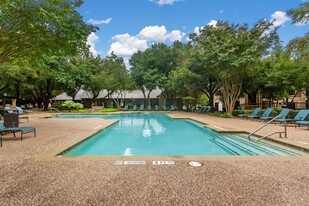 Ventana Oaks Apartments in Austin, TX - Building Photo - Building Photo