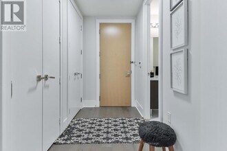 29 Queens Quay E in Toronto, ON - Building Photo - Building Photo