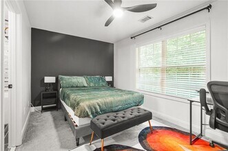 545 Elmwood Rd NW in Atlanta, GA - Foto de edificio - Building Photo