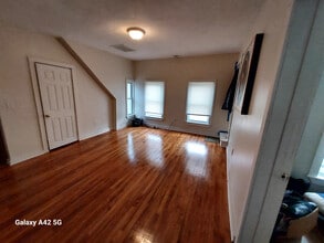 64 Chase Ave, Unit 2 in Webster, MA - Foto de edificio - Building Photo