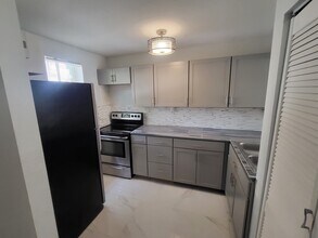 19624 SW 103rd Ct in Cutler Bay, FL - Foto de edificio - Building Photo