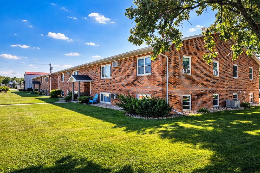 Lake Ave Apartments in Spicer, MN - Foto de edificio