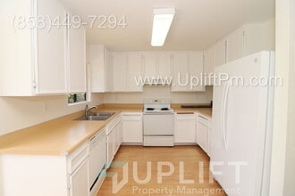 200 Camlau Dr in Chula Vista, CA - Building Photo - Building Photo